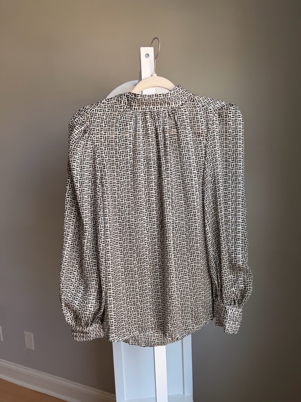 H&M Black and White Geometric Long-Sleeve Blouse